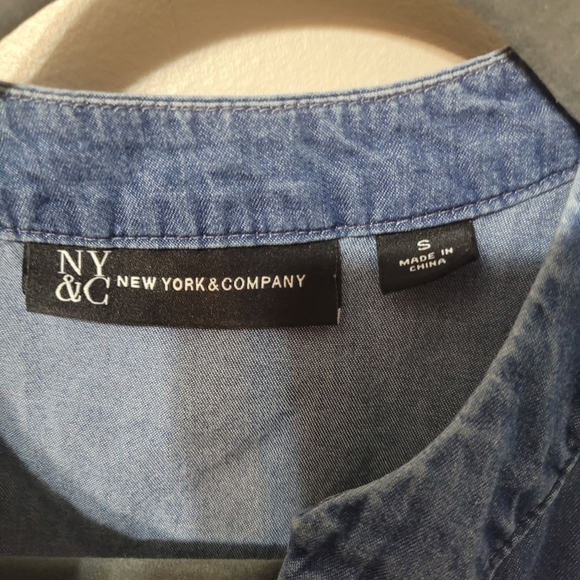 INC International Concepts Blue Sleeveless Denim Blouse - Picture 2 of 3